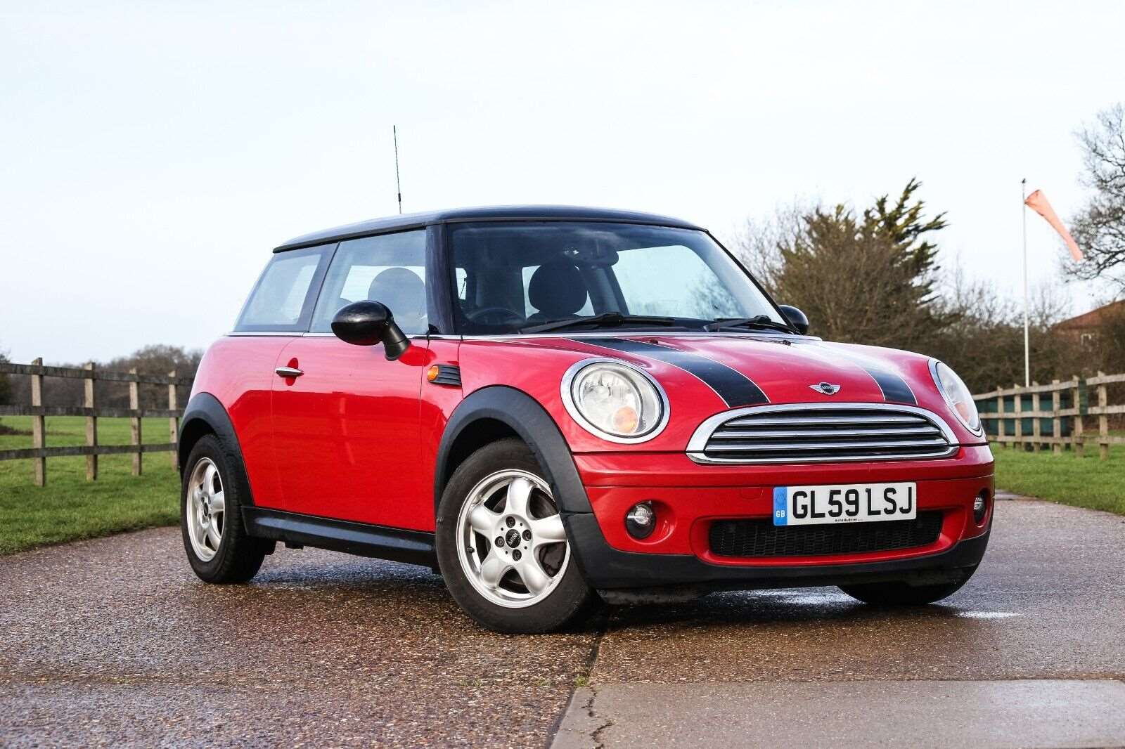 2009 Mini Cooper 1.6 - LOW 58K MILES - RED - FSH - PARKING SENSORS