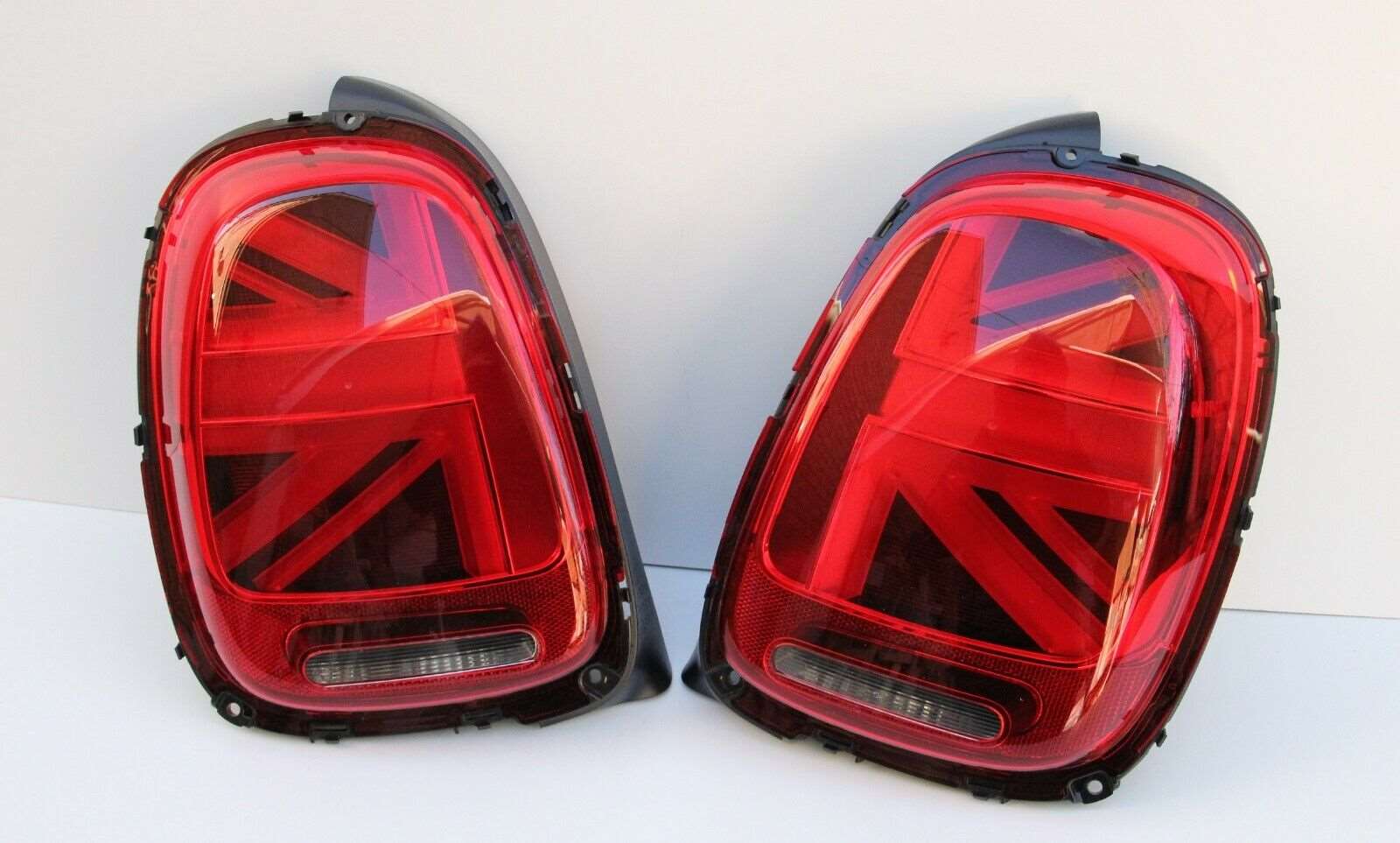 2x GENUINE OEM MINI F55 F56 F57 (LCI) UNION JACK REAR TAIL LIGHT LED USA VERSION