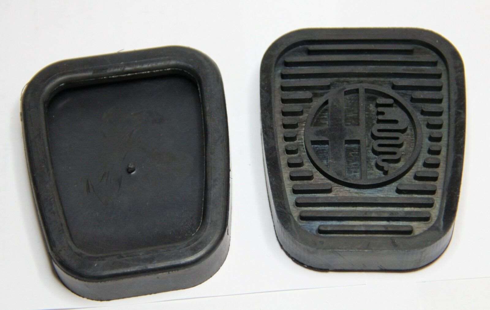 2x CLASSIC ALFA ROMEO 105 GT GTV PEDAL COVER RUBBER KIT WITH ALFA LOGO BRAND NEW