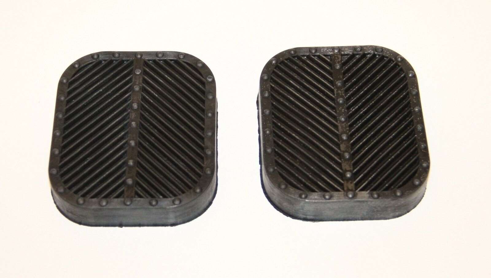 2x CLASSIC FIAT 1200 - 1500 SPIDER CLUTCH & BRAKE PEDAL COVERS RUBBERS KIT