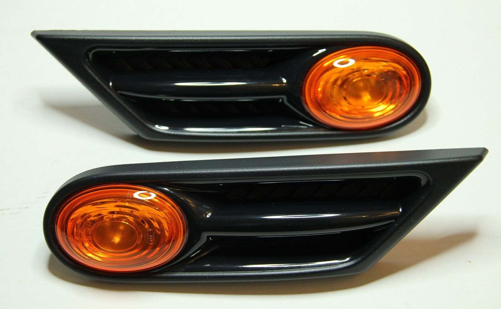 2x OEM BMW MINI R56 R57 ORANGE SIDE INDICATOR REPEATER SCUTTLE TRIM BL ...