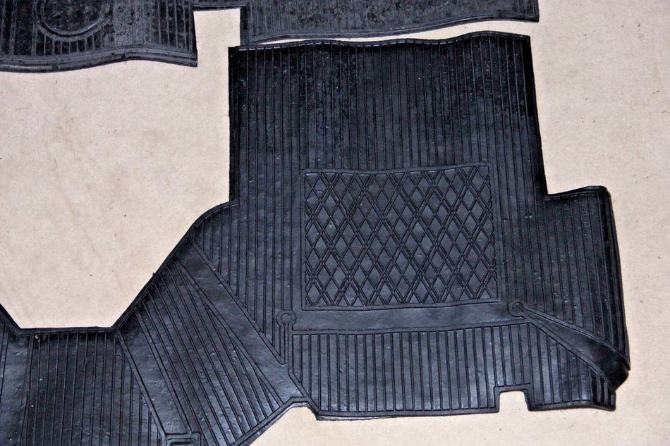 Classic Fiat 500 Rubber Mat Set 4 Piece Interior Carpet Set Trim Black LHD New