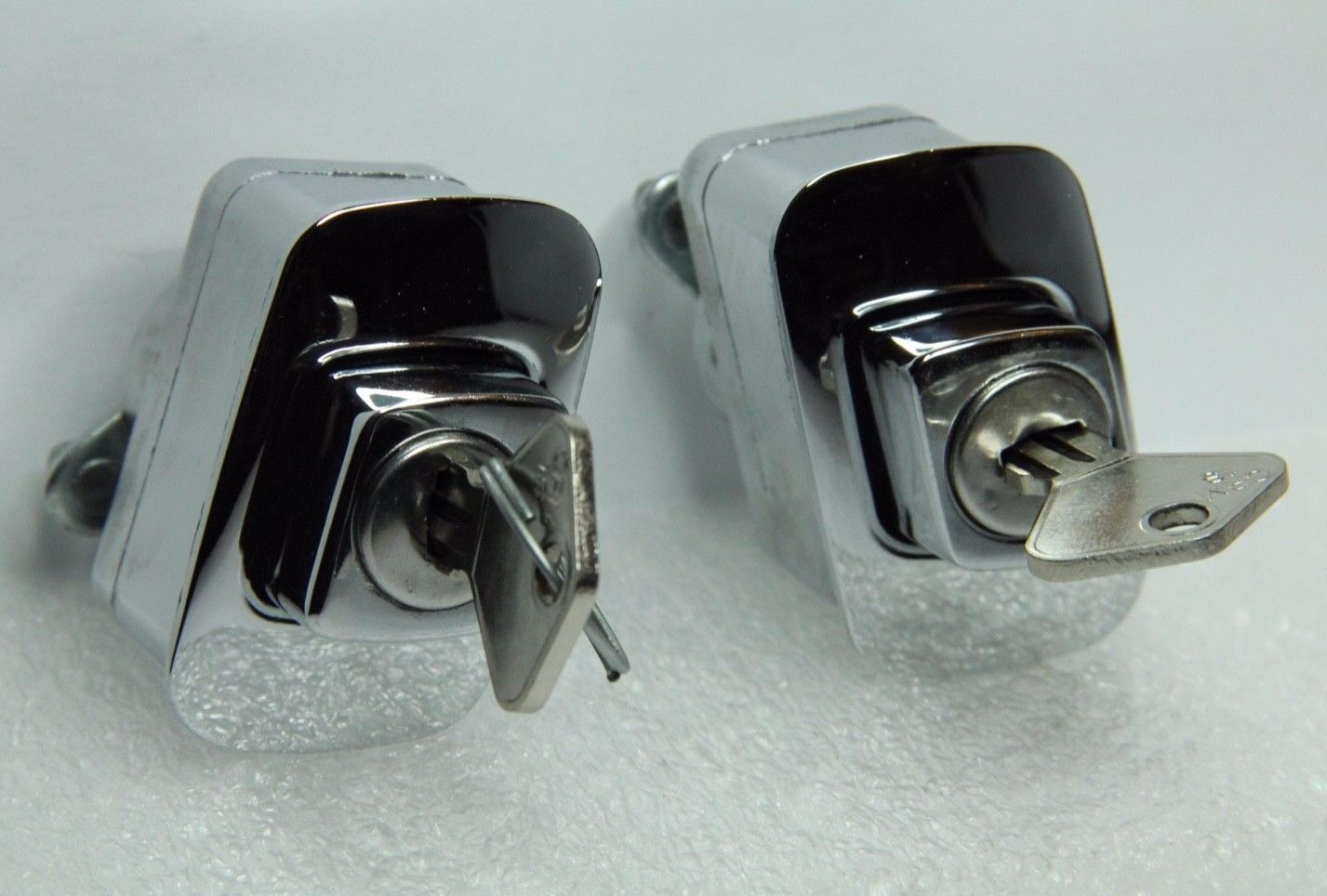 CLASSIC FIAT 850 SPIDER LAMBORGHINI MIURA DOOR LOCK BARREL WITH KEYS B ...