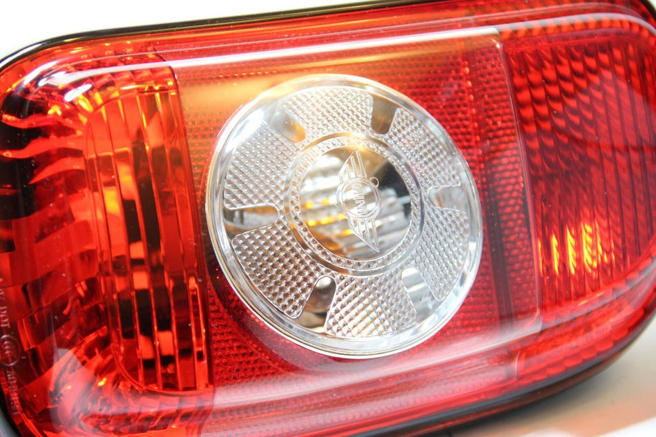 GENUINE OEM MINI CLUBMAN R55 REAR TAIL LIGHT LAMP RIGHT SIDE WHITE LENS RHD NEW