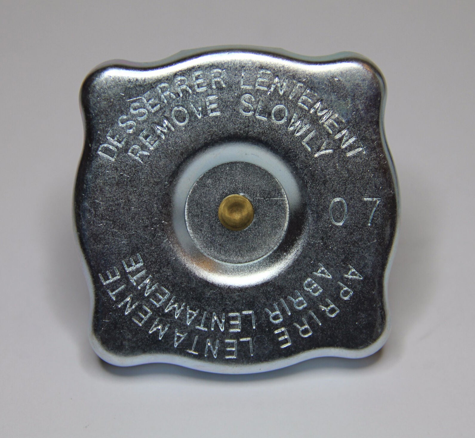 CLASSIC CAR RADIATOR CAP PRESSURE EXPANSION WATER TANK 0.7 BAR METAL B ...
